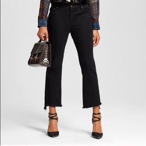 Raw Hem Ankle Cropped Jeans | Black Denim